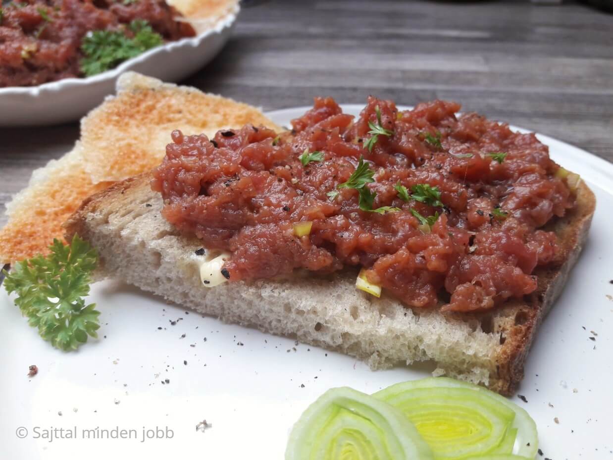 Tatár bifsztek sajtropogóssal